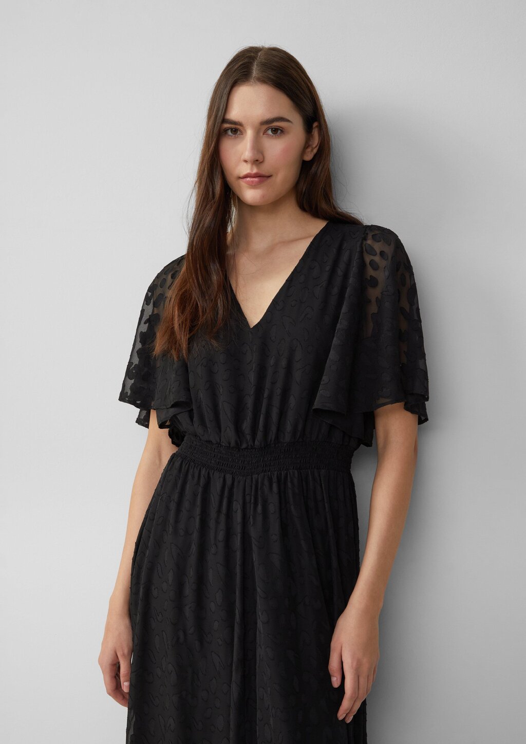 Festliches Maxikleid aus Struktur-Chiffon mit gesmokter Taille