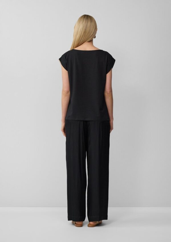 Ärmelloses Blusenshirt mit Kontrastmotiv