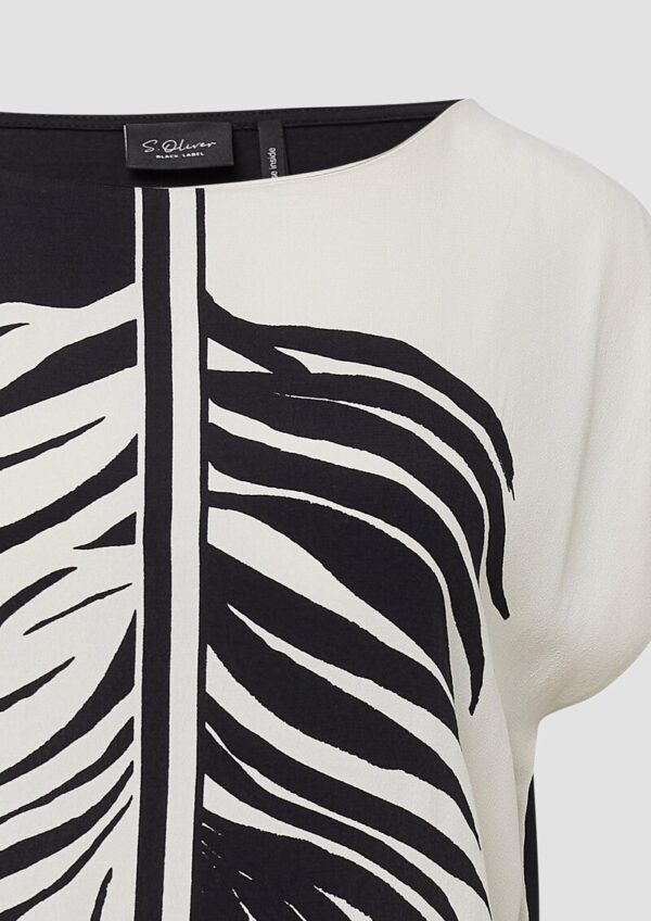 Ärmelloses Blusenshirt mit Kontrastmotiv