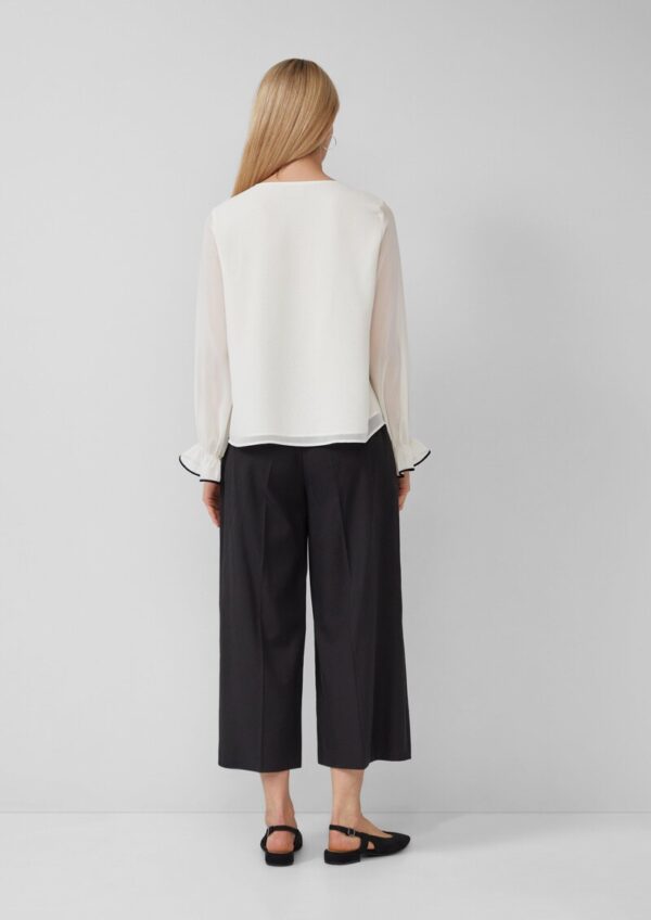 Bluse mit Volants und Kontrast-Details