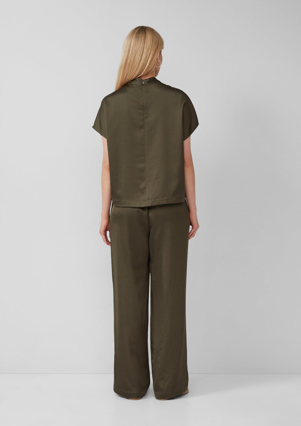 Satinierte Viskosemix-Bluse im Relaxed Fit mit Stehkragen