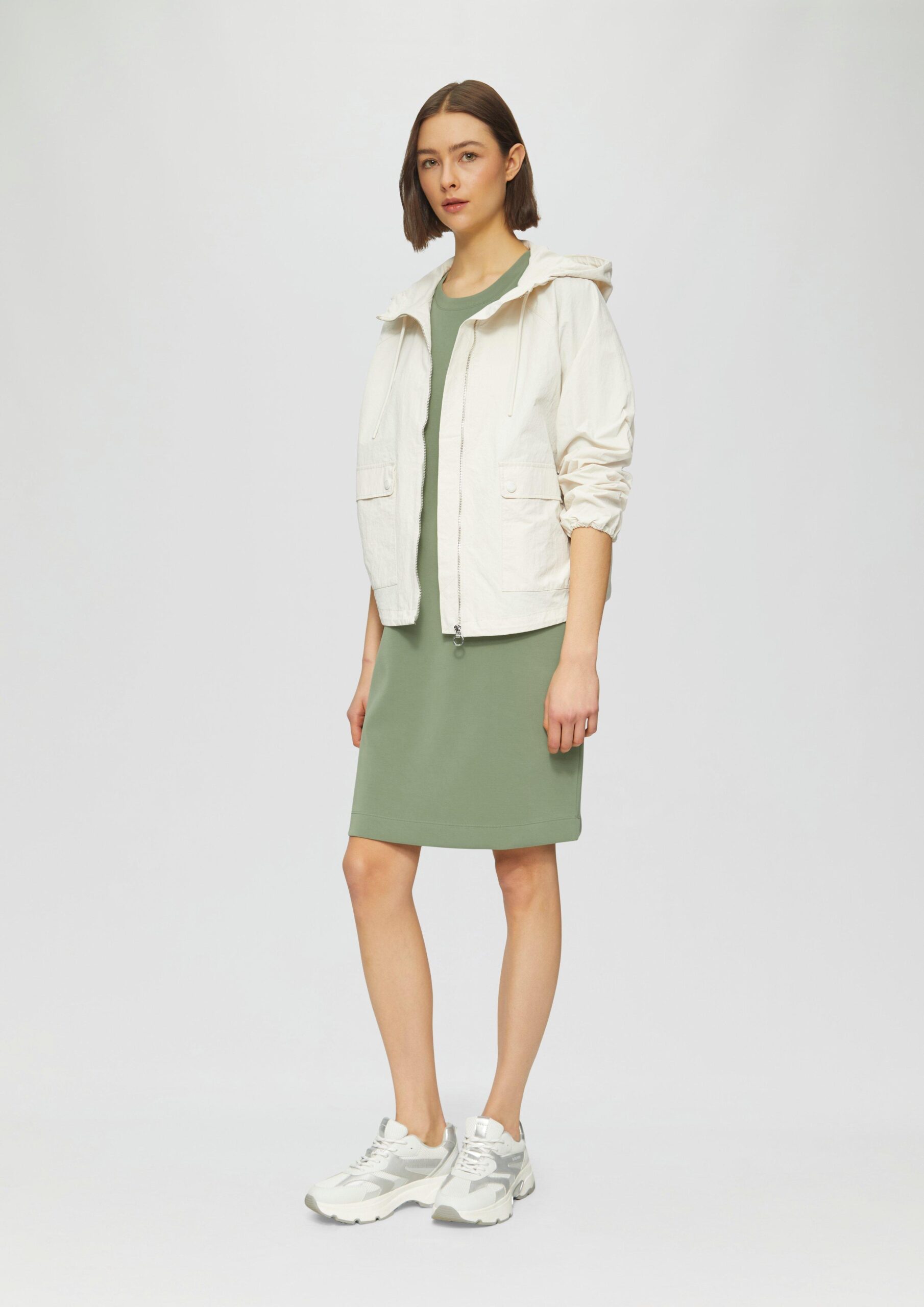 Kurzes Scuba-Kleid mit Faltendetail am Arm