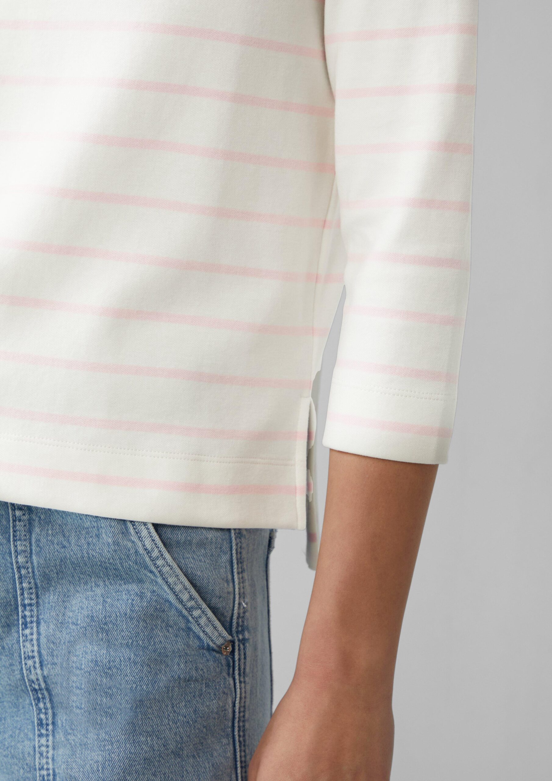 Geringeltes Sweatshirt mit U-Boot-Ausschnitt