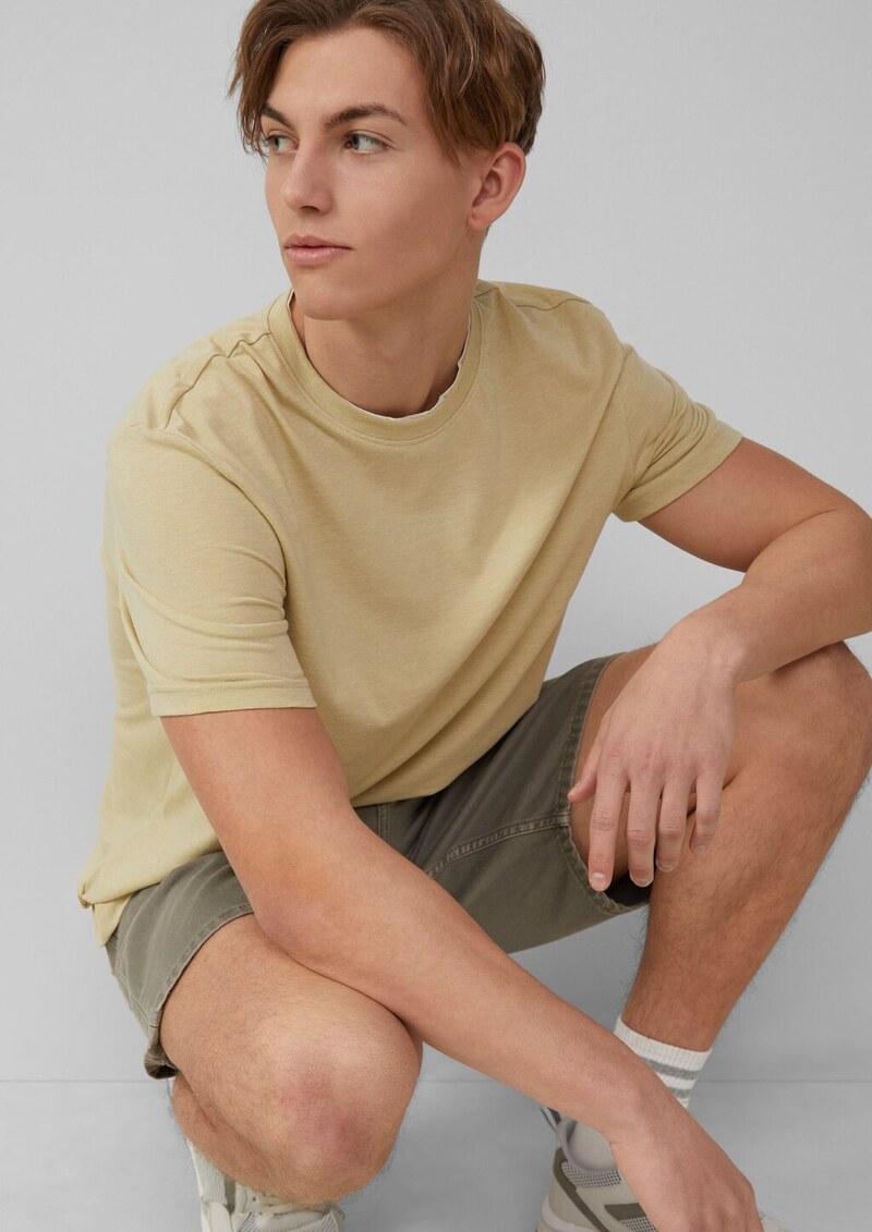 Meliertes T-Shirt mit Layering-Detail am Kragen