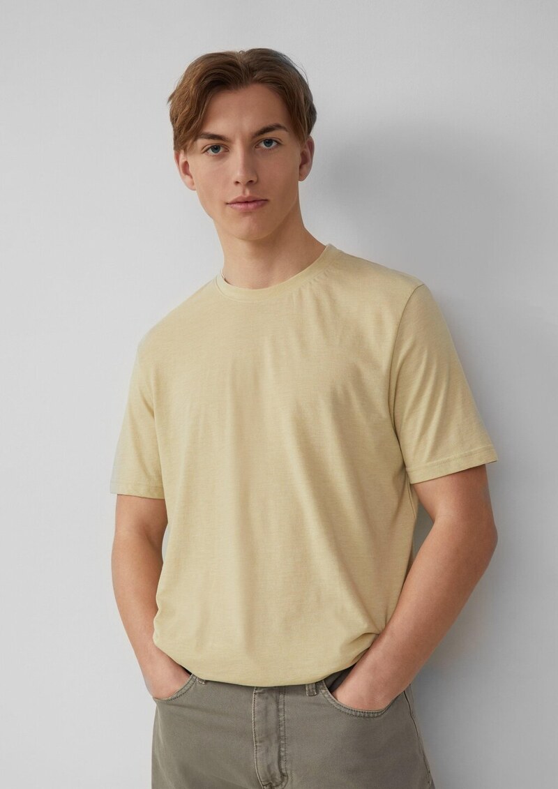 Meliertes T-Shirt mit Layering-Detail am Kragen