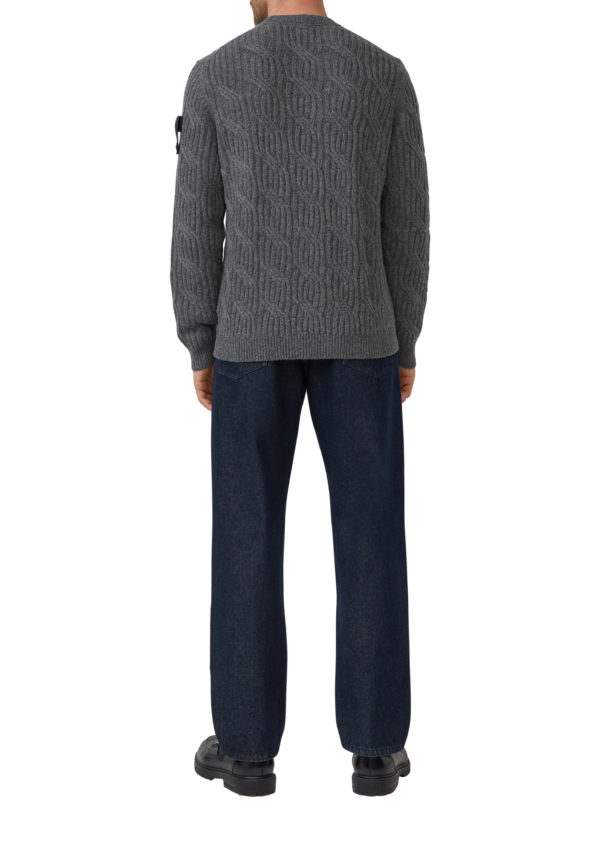 Strickpullover aus 100% Wolle mit Zopfmuster und Ärmel-Patch