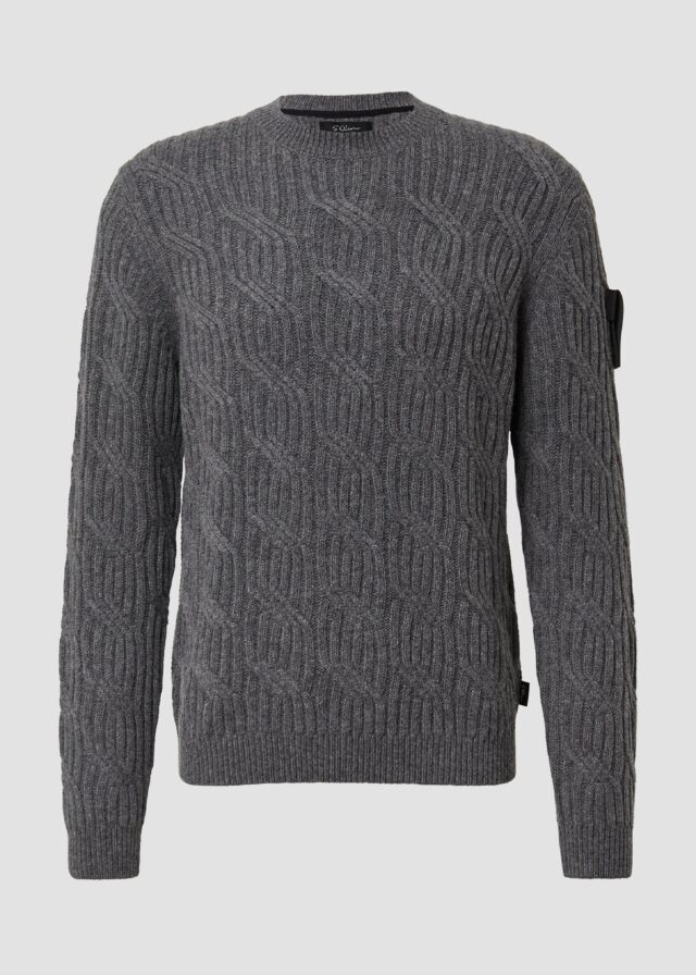 Strickpullover aus 100% Wolle mit Zopfmuster und Ärmel-Patch