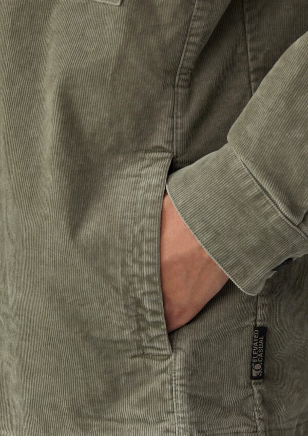 Gewaschenes Overshirt aus Cord mit Brusttaschen