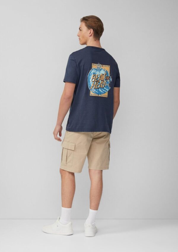 Gewaschenes T-Shirt mit Front- und Rückenprint