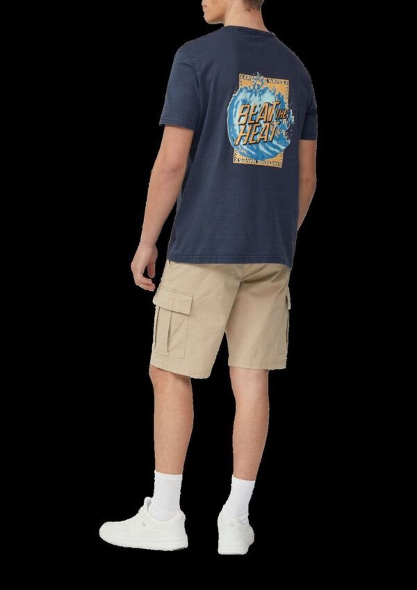 Gewaschenes T-Shirt mit Front- und Rückenprint