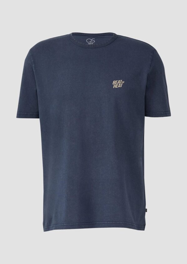 Gewaschenes T-Shirt mit Front- und Rückenprint