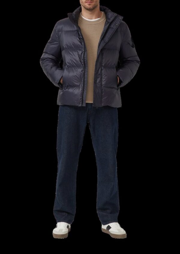 Wattierte Jacke mit Stehkragen und recycelter Daune