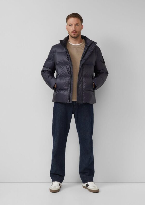 Wattierte Jacke mit Stehkragen und recycelter Daune