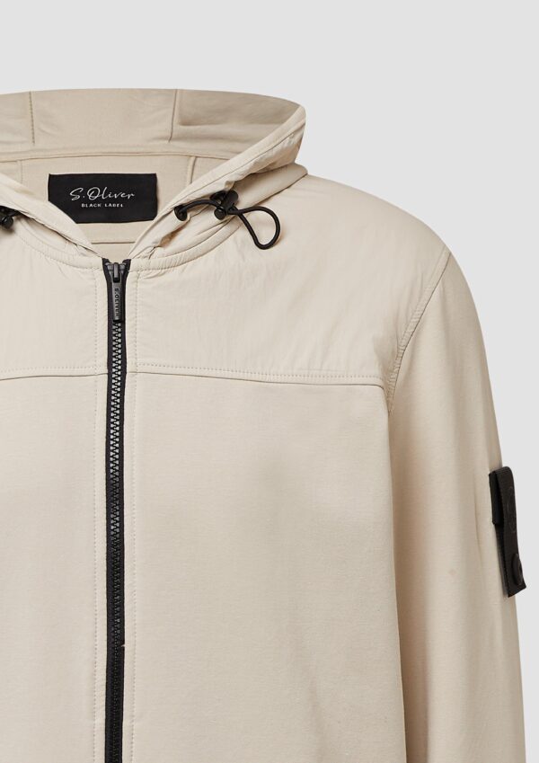 Sweatshirt-Jacke im Materialmix mit hochwertigen Details