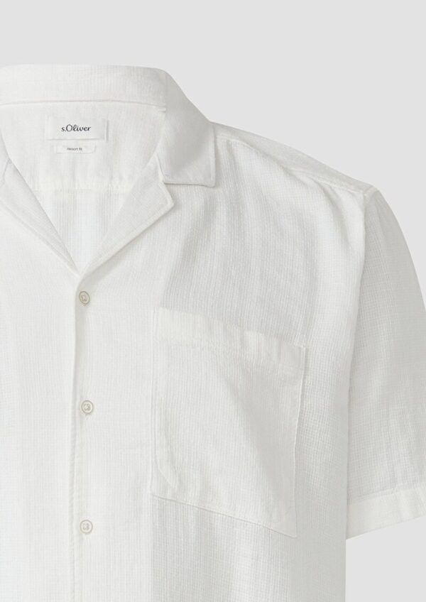 Resort Fit: Strukturiertes Kurzarm-Hemd mit Brusttasche