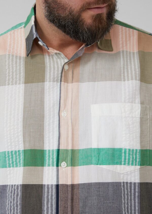 Regular Fit: Strukturiertes Kurzarmhemd mit Kentkragen