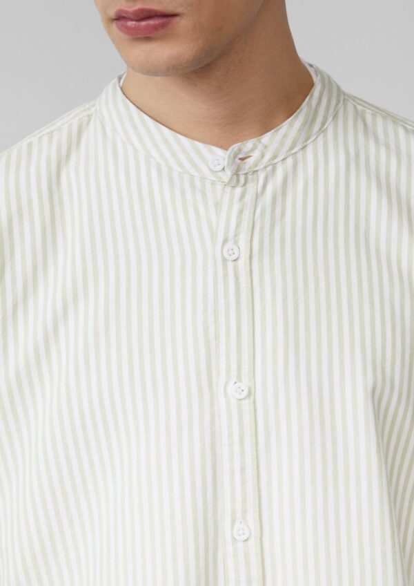 Regular Fit: Gestreiftes Stehkragenhemd aus Baumwolle