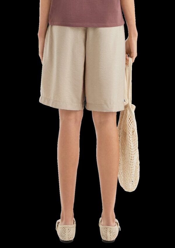 Leicht glänzende Bermuda aus Viskosemix