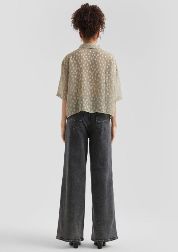 Verkürzte leicht transparente Bluse