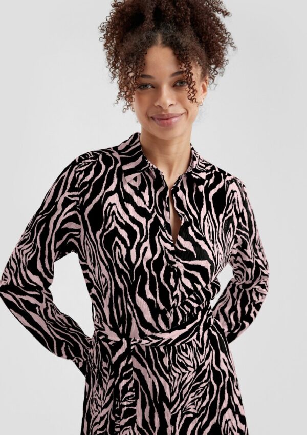 Gemustertes Hemdblusenkleid mit Bindegürtel