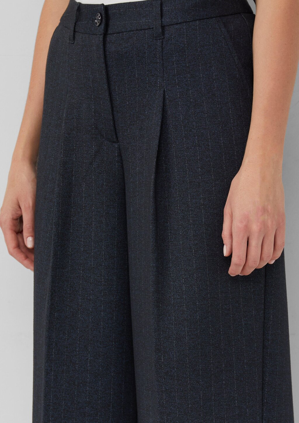 Hose aus Interlockjersey mit Wide Leg und Nadelstreifen