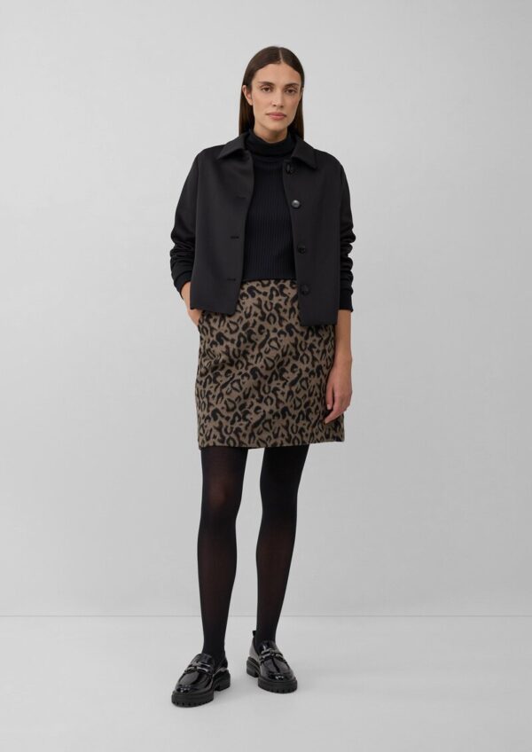 Kurzer Rock mit Leo-Muster