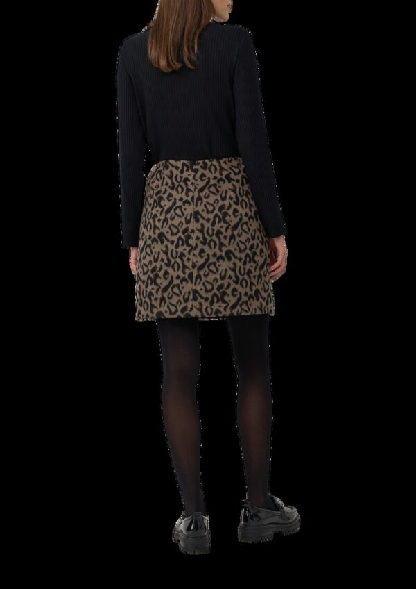 Kurzer Rock mit Leo-Muster