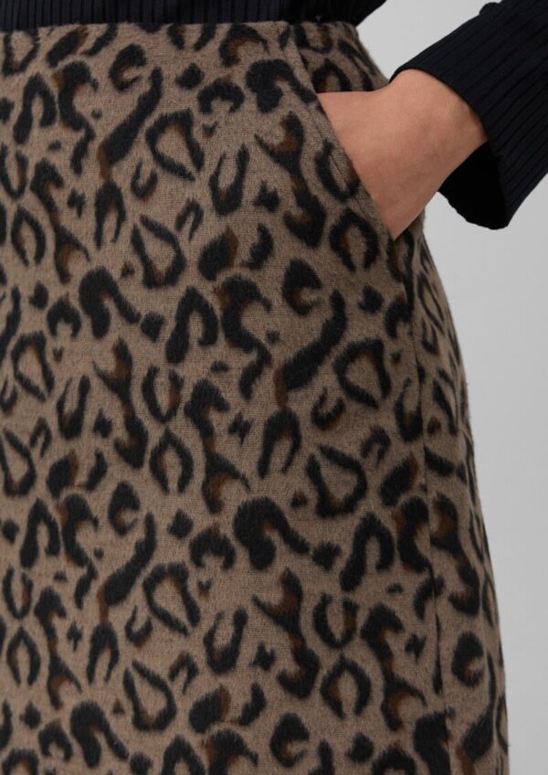 Kurzer Rock mit Leo-Muster