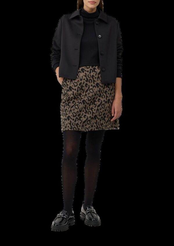Kurzer Rock mit Leo-Muster