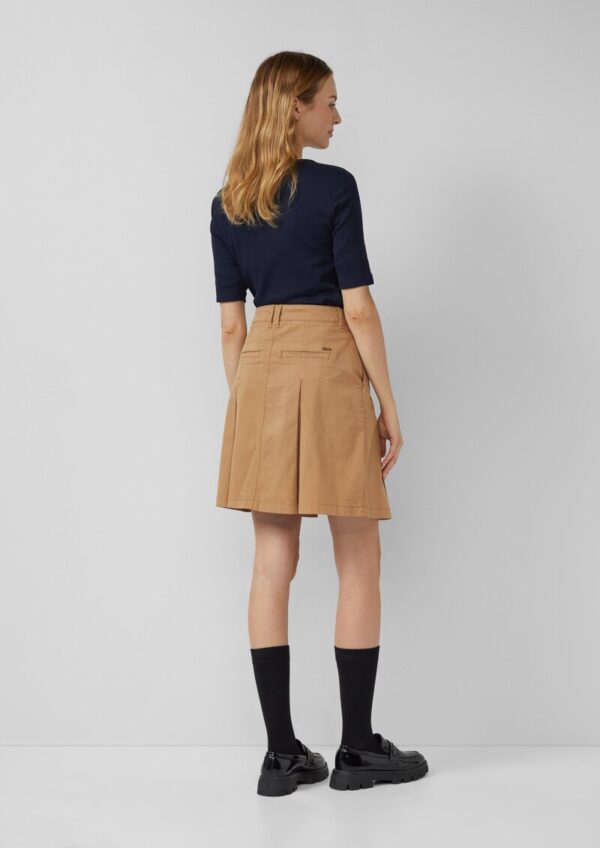 Kurzer Rock mit Faltendetails aus Baumwollstretch