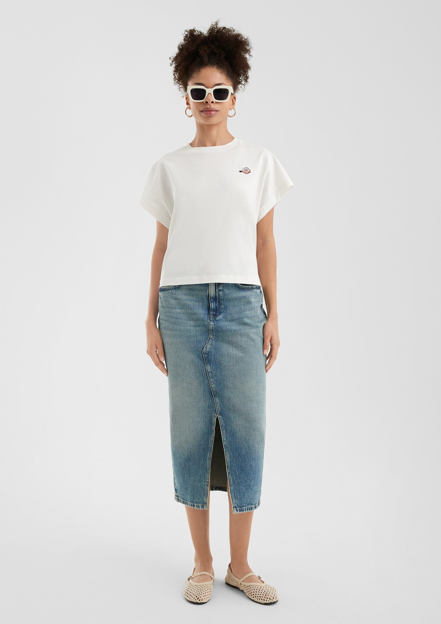 Lässiges Baumwollshirt mit kleiner Stickerei