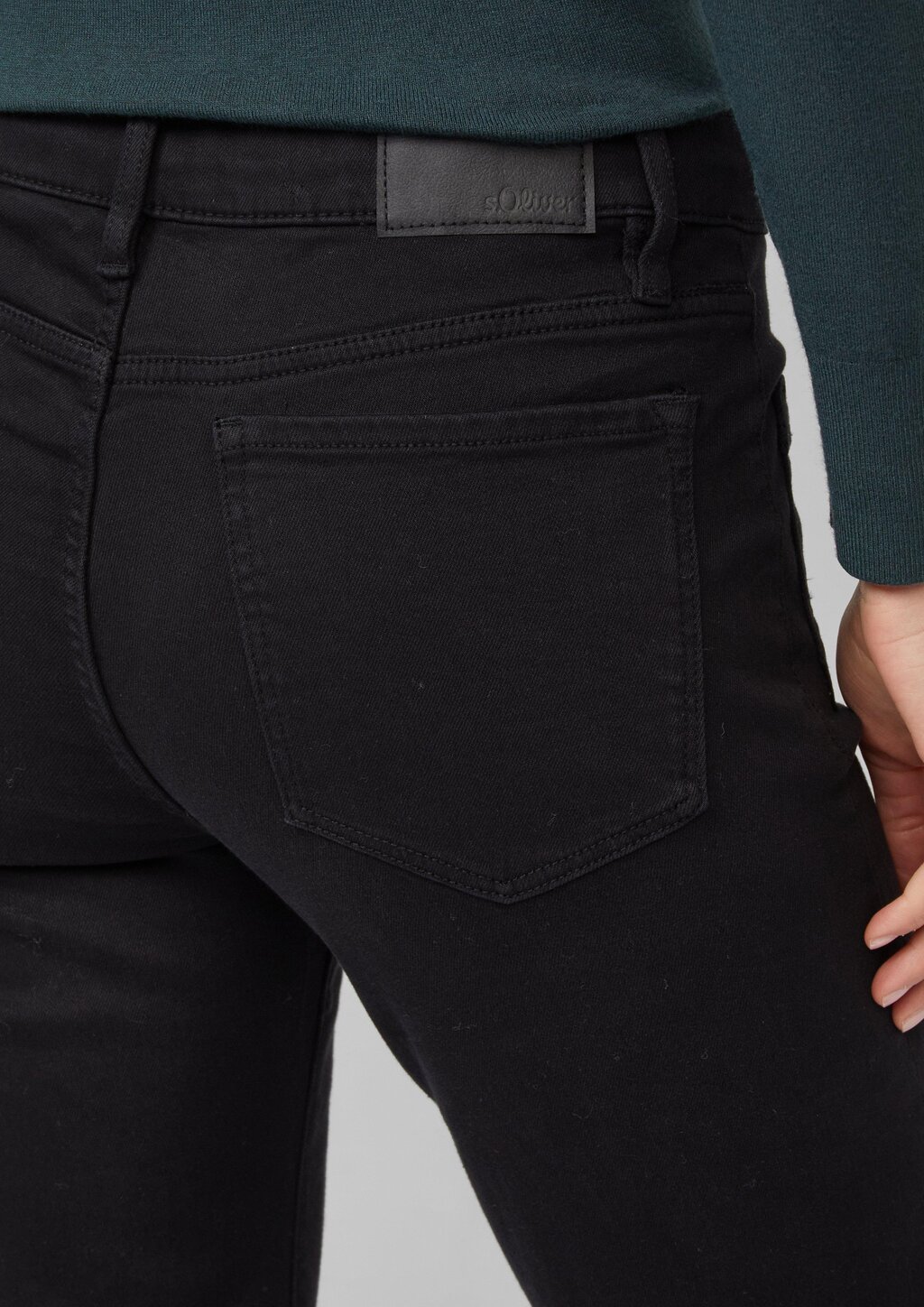 Cropped Jeans / Slim Fit / Mid Rise / Flared Leg / Fransensaum