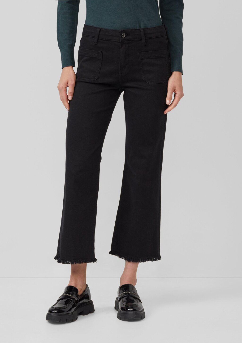 Cropped Jeans / Slim Fit / Mid Rise / Flared Leg / Fransensaum