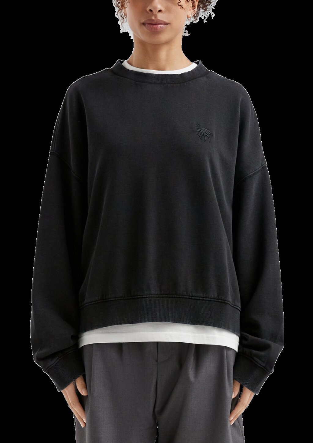 Gewaschenes Sweatshirt mit kleiner Stickerei