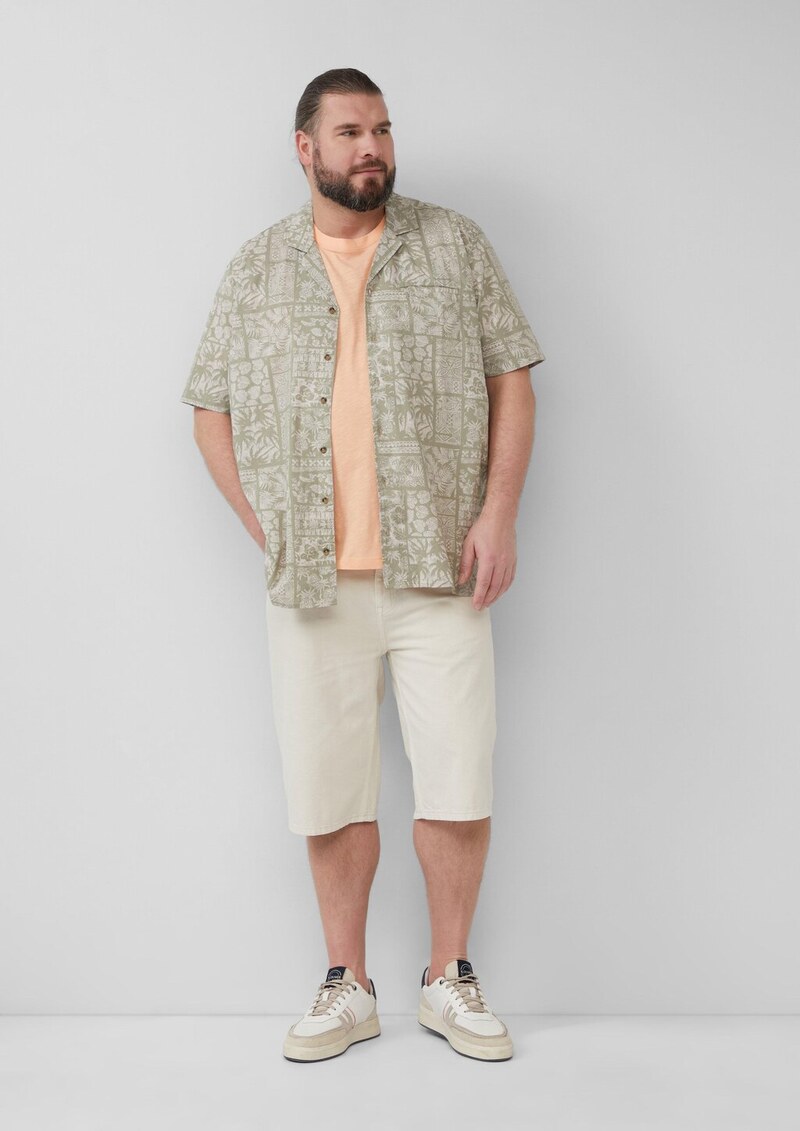 Resort Fit: Kurzarmhemd aus Viskosemix mit Brusttasche