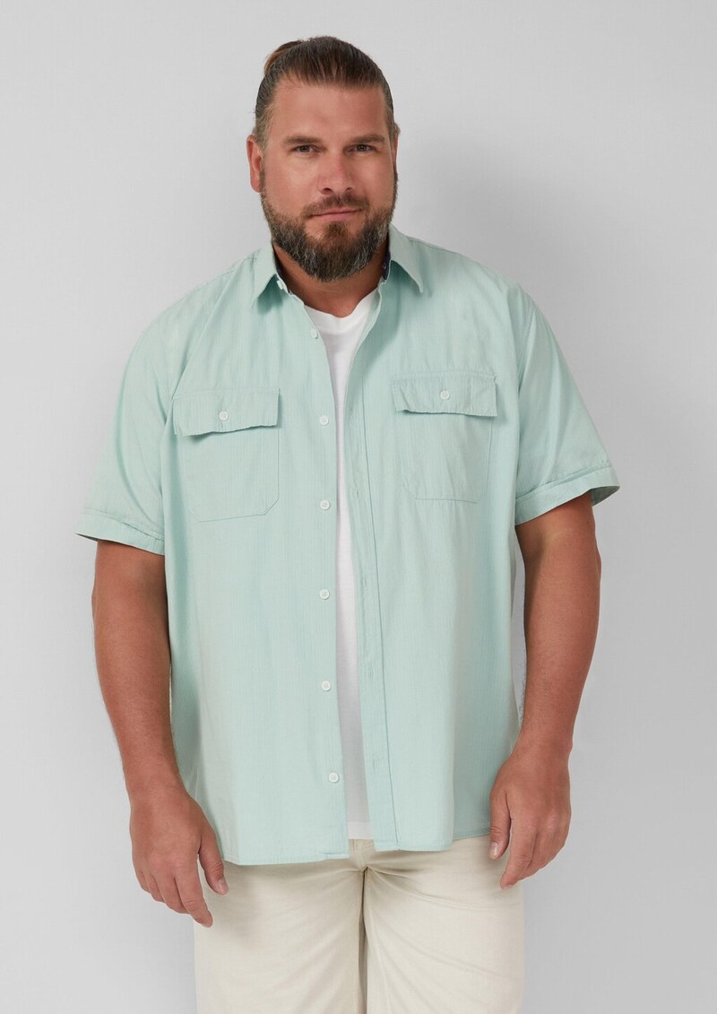 Regular Fit: Kurzarmhemd mit Strukturstreifen und Kentkragen