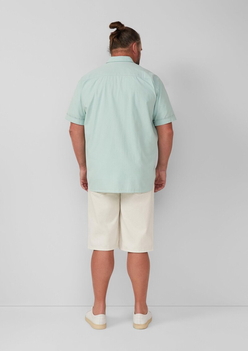 Regular Fit: Kurzarmhemd mit Strukturstreifen und Kentkragen
