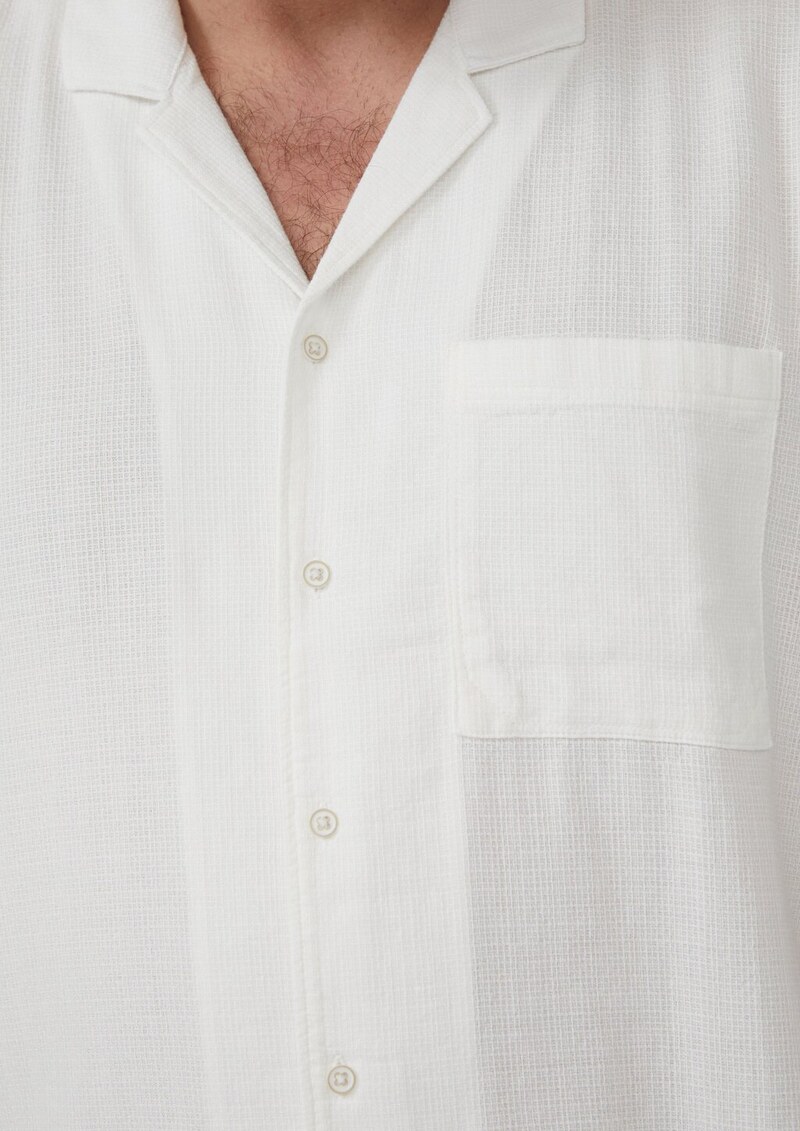 Resort Fit: Strukturiertes Kurzarm-Hemd mit Brusttasche