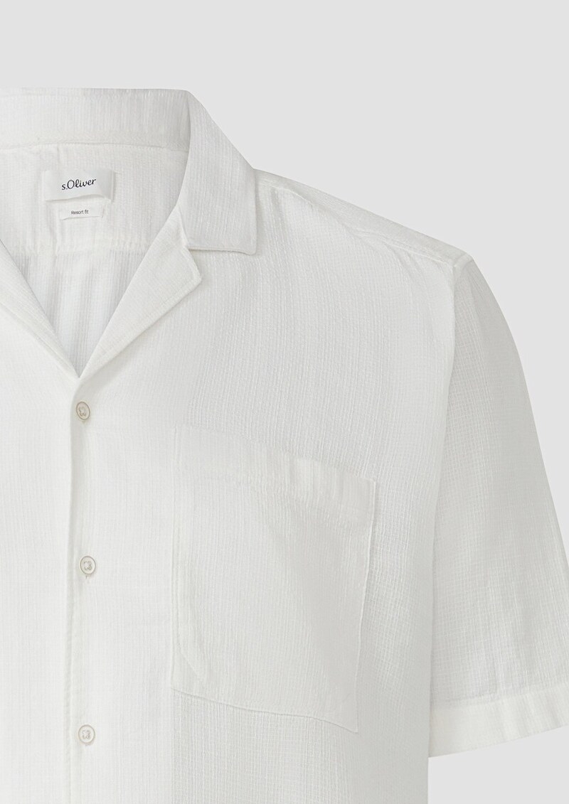 Resort Fit: Strukturiertes Kurzarm-Hemd mit Brusttasche