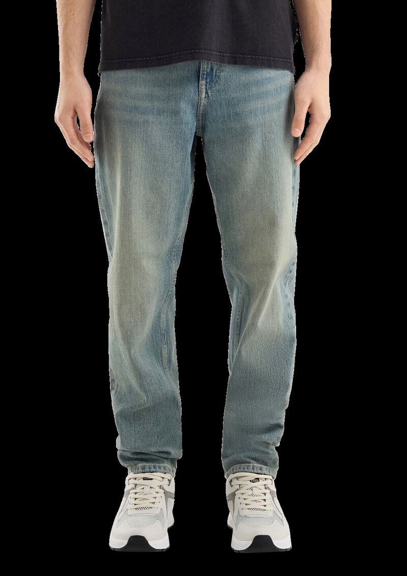 Devon: Relaxed Fit / Mid Rise / Tapered Leg