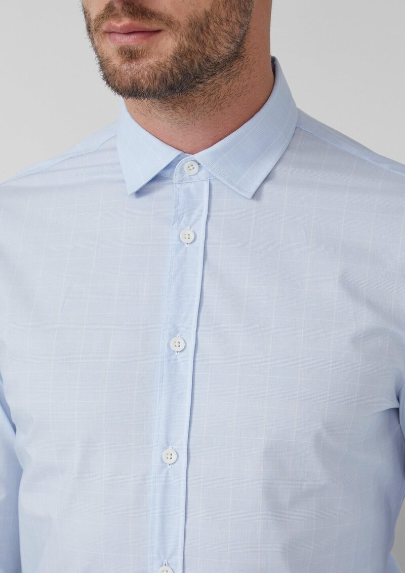 Tailored Fit: Fein kariertes Langarmhemd aus Baumwollstretch