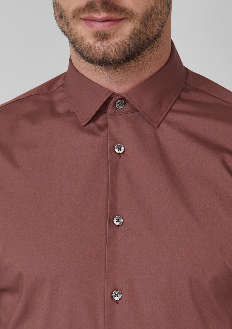 Tailored Fit: Baumwollstretch-Hemd mit Kentkragen