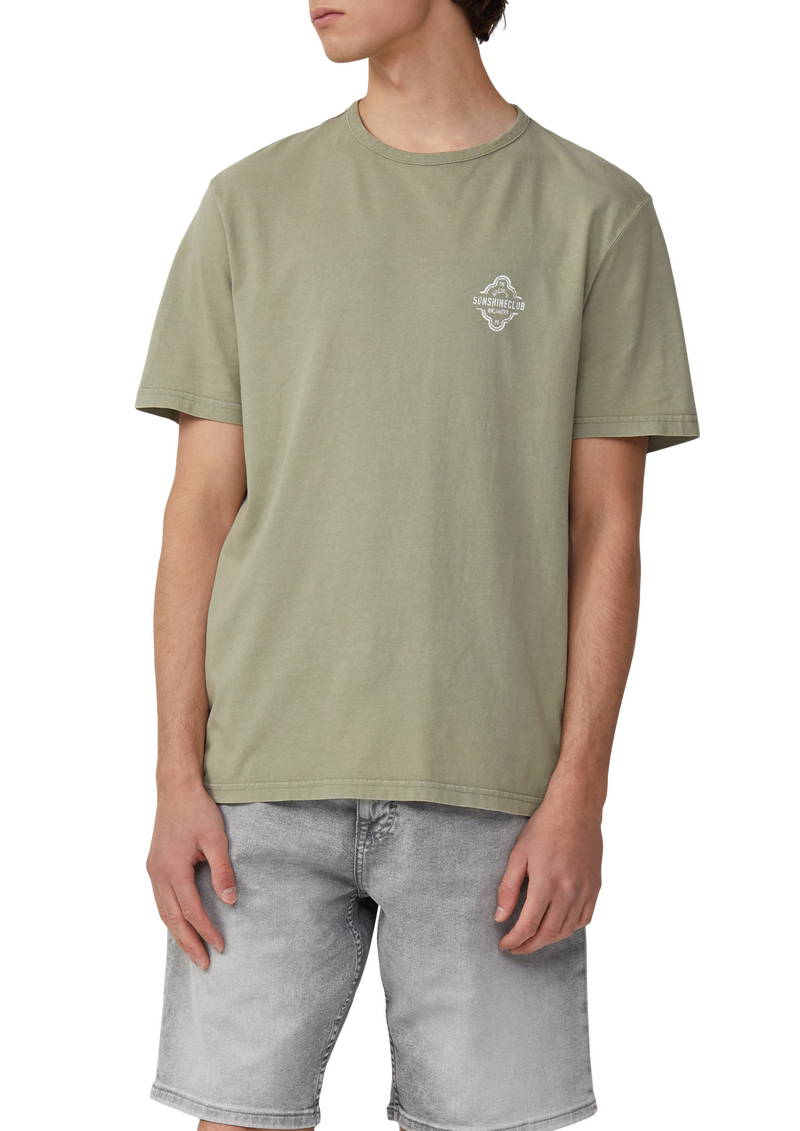 Gewaschenes T-Shirt mit Front- und Rückenprint