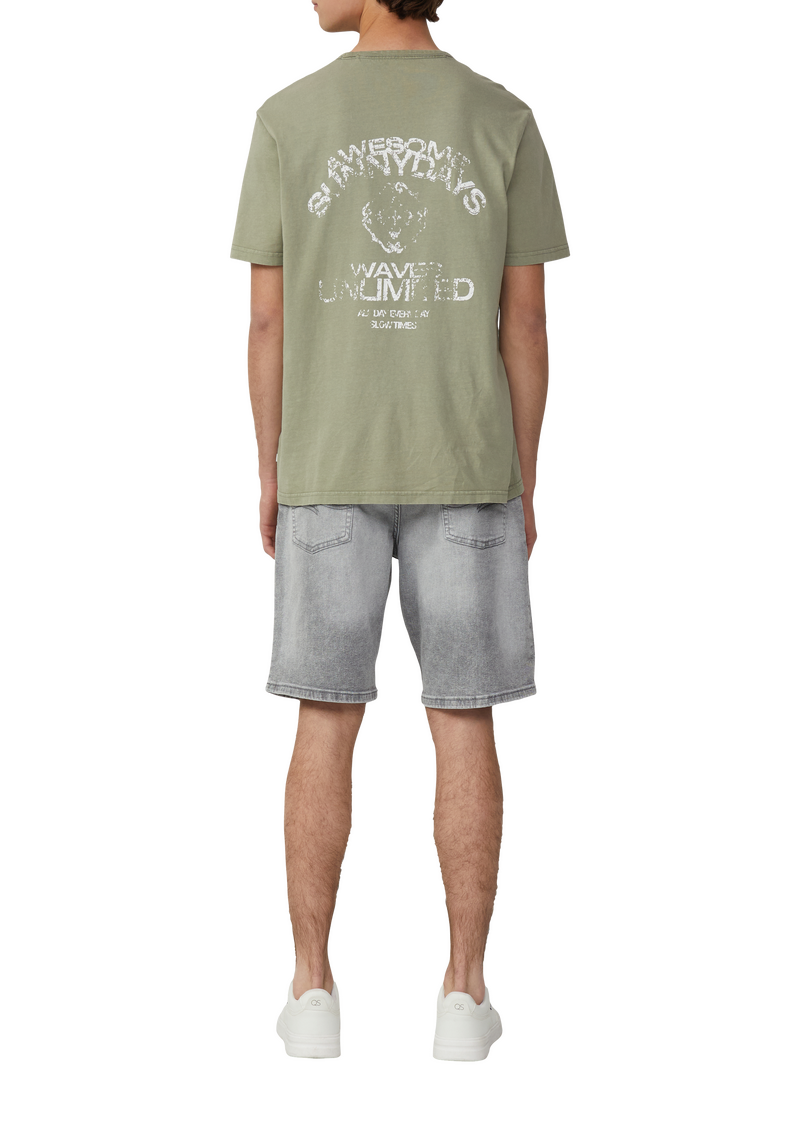 Gewaschenes T-Shirt mit Front- und Rückenprint