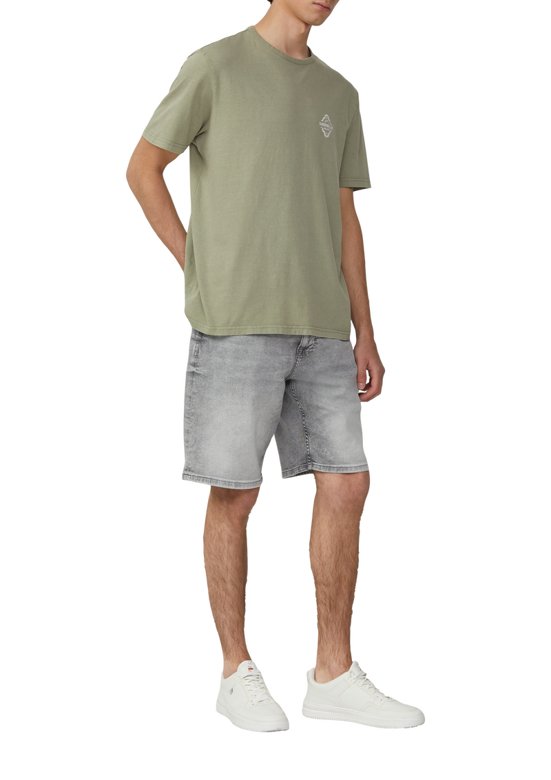 Gewaschenes T-Shirt mit Front- und Rückenprint