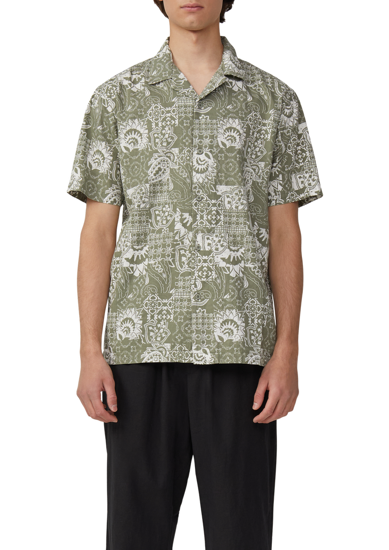 Resort Fit: Baumwollhemd mit All-over-Print