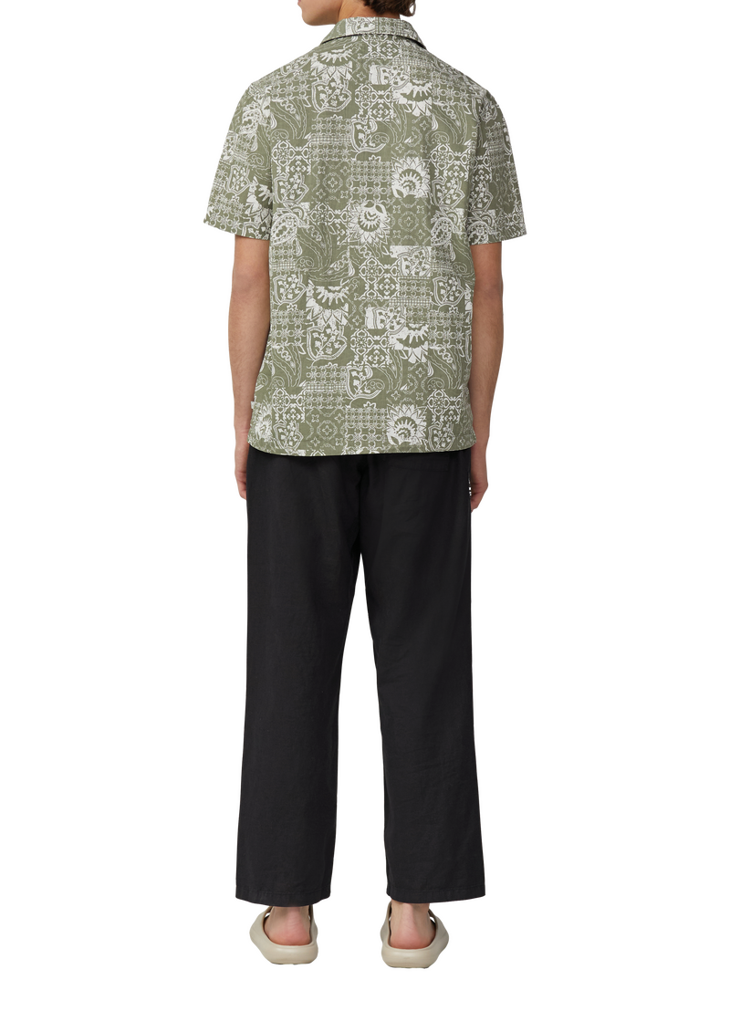 Resort Fit: Baumwollhemd mit All-over-Print