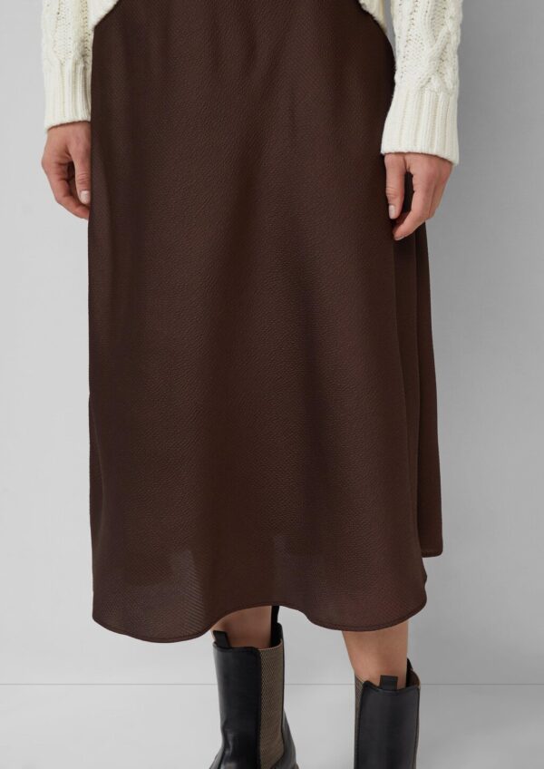 Strukturierter Midi-Rock aus fließender Ware