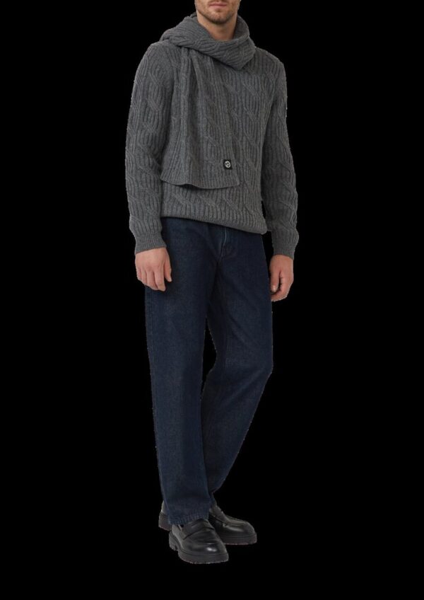 Strickschal aus Wolle mit Zopfmuster