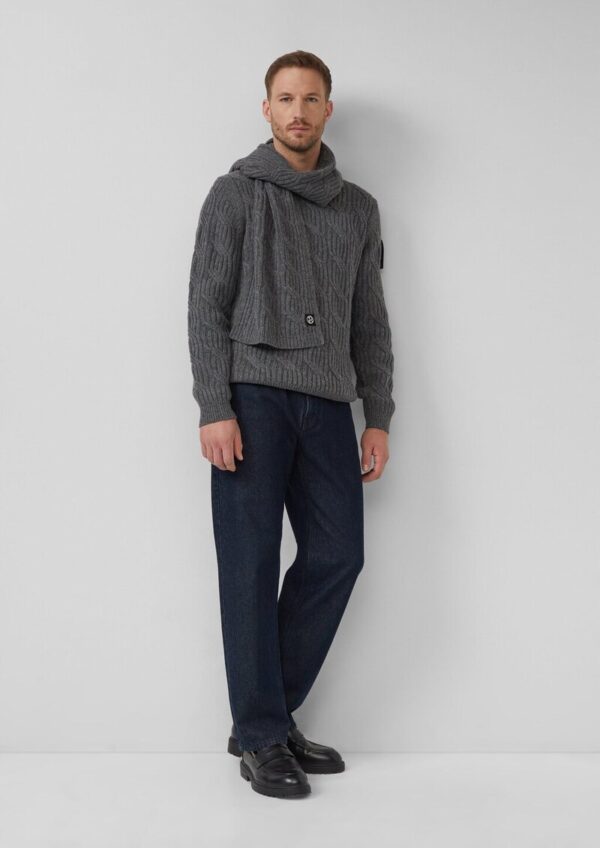 Strickschal aus Wolle mit Zopfmuster